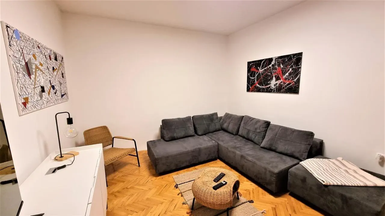 Apartman Arena 普拉