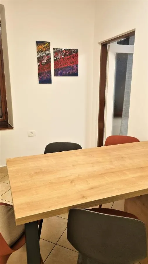 Apartman Arena 普拉